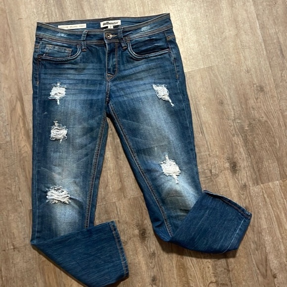 DOLLHOUSE DISTRESSED CAPRIS - Picture 1 of 10